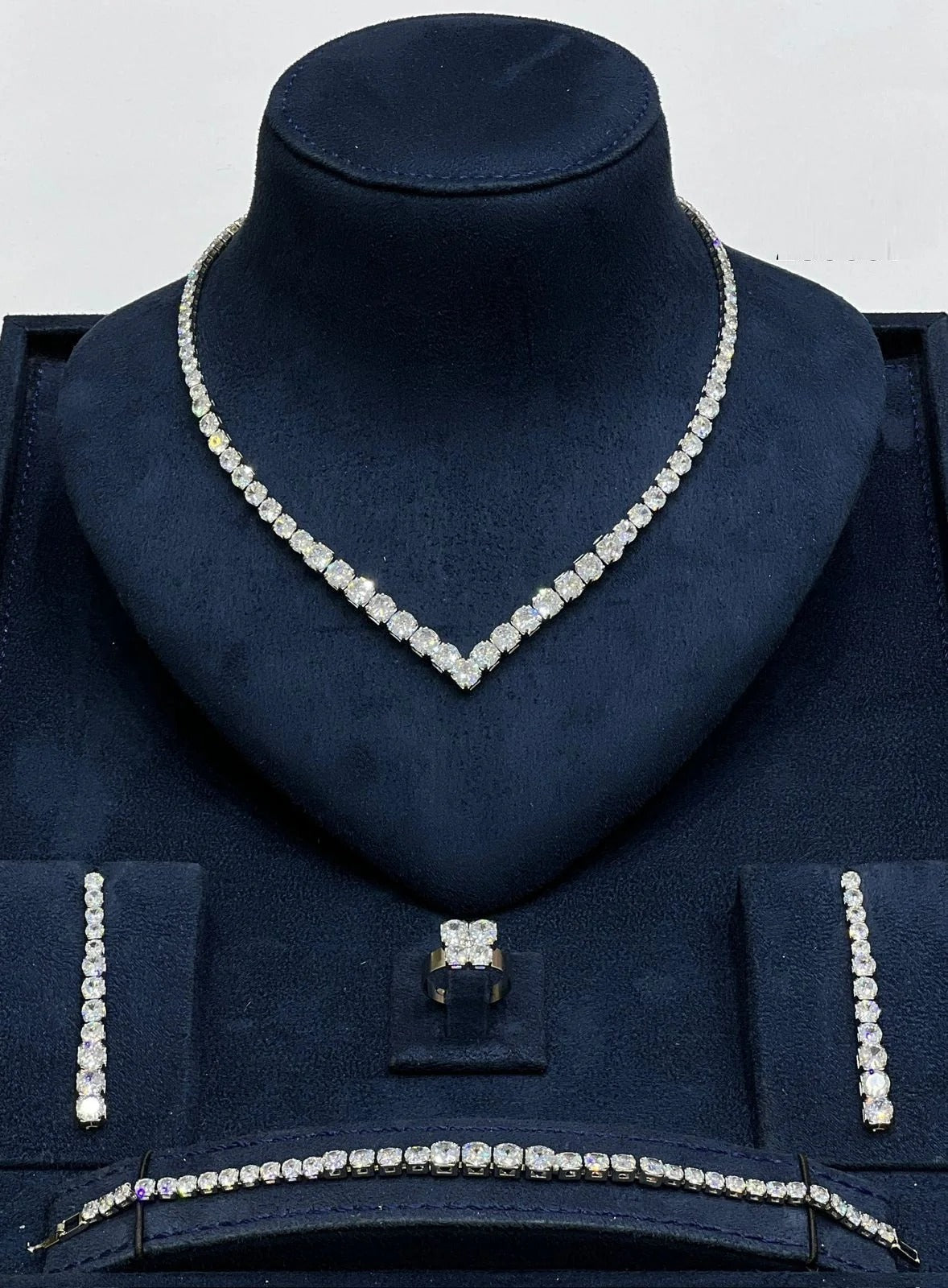 Classic V-Cut Crystal Jewelry Set